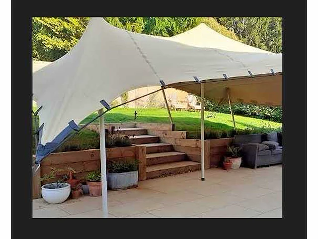 Tentickle stretchtent van 9x6 meter, compleet met palen en bevestigingsmateriaal - afbeelding 1 van  7