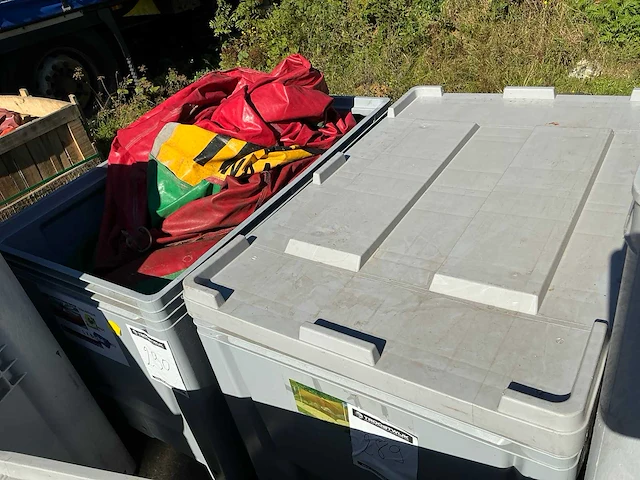 Tentickle stretchtent van 9x6 meter, compleet met palen en bevestigingsmateriaal - afbeelding 6 van  7