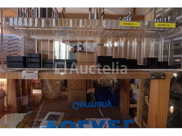 Tentoonstelling met lonten en tarotkaarten - afbeelding 2 van  5