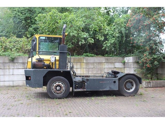 Terminal trekker mol yt200 4x2 diesel - afbeelding 1 van  1