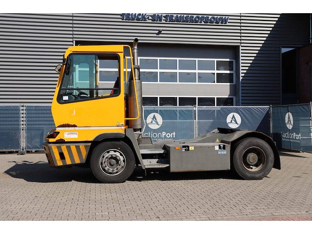 Terminal trekker terberg yt222 diesel 2016 - afbeelding 1 van  1