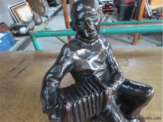 Terracotta muzikant gesigneerd - afbeelding 2 van  3