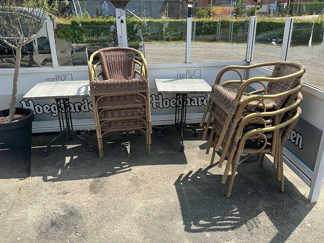 Terras tafels met stoelen - afbeelding 4 van  4