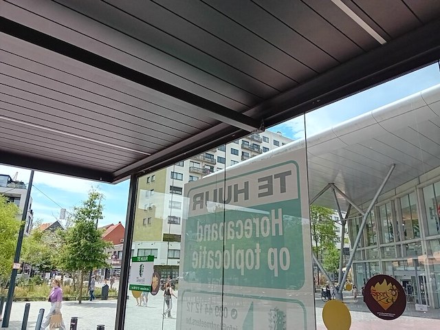 Terrasoverkapping bestaande uit 3 delen met 1 glazen wand (5 vensters) (25) - afbeelding 2 van  6