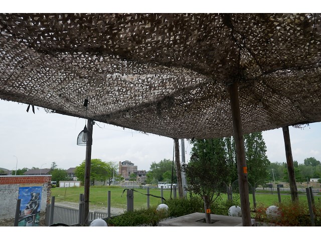 Terrasoverkapping met camouflagenet - afbeelding 3 van  4