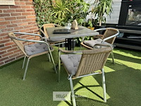 Terrasset tafel met 4 stoelen