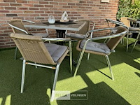 Terrasset tafel met 4 stoelen