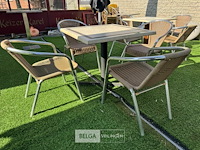 Terrastafel met 4 stoelen