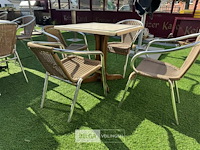 Terrastafel met 4 stoelen