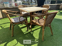 Terrastafel met 4 stoelen