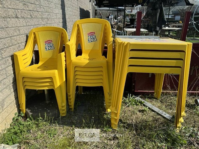 Terrastafel met div stoelen - afbeelding 1 van  5