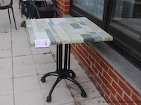 Terrastafel, met houtlook blad en gietijzeren onderstel - afbeelding 1 van  1