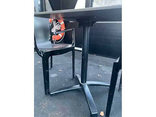 Terrastafels (24x) + stoelen (44x) - afbeelding 3 van  9