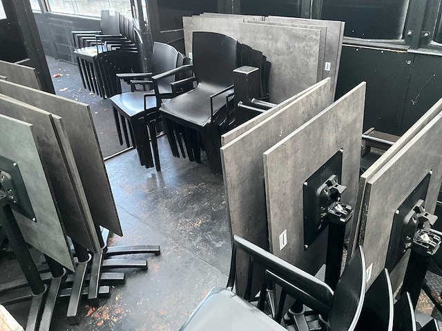 Terrastafels (24x) + stoelen (44x) - afbeelding 8 van  9