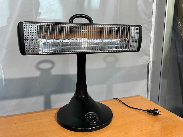 Terrasverwarmer nieuw - 1500 w - draaibaar - zwart - afbeelding 1 van  5