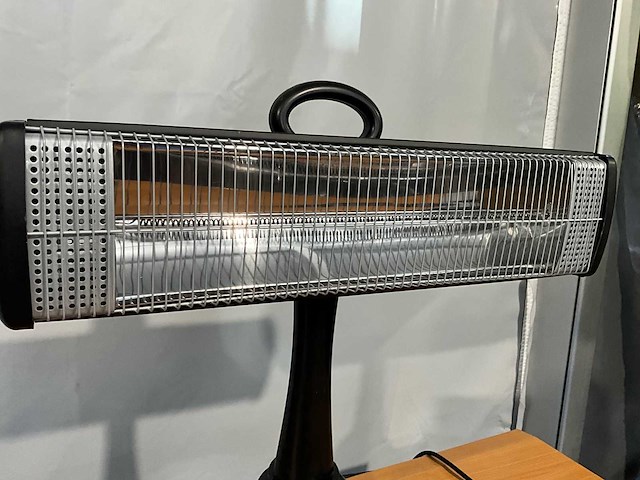 Terrasverwarmer nieuw - 1500 w - draaibaar - zwart - afbeelding 3 van  5