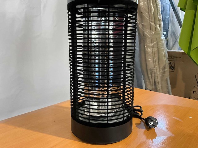 Terrasverwarmer nieuw - 23x55cm - zwart - 1500w - zwenkend - afbeelding 3 van  4