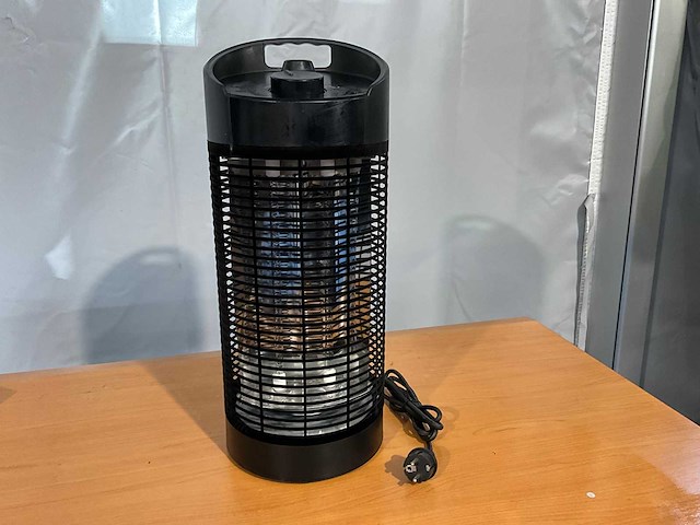 Terrasverwarmer nieuw - 23x55cm - zwart - 1500w - zwenkend - afbeelding 1 van  4