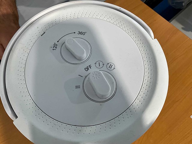 Terrasverwarmer nieuw - 38x22cm - 1500w- wit - zwenkend - afbeelding 2 van  4