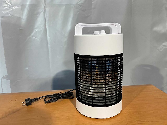 Terrasverwarmer nieuw - 40x22cm - 1500w- wit - zwenkend - afbeelding 1 van  4
