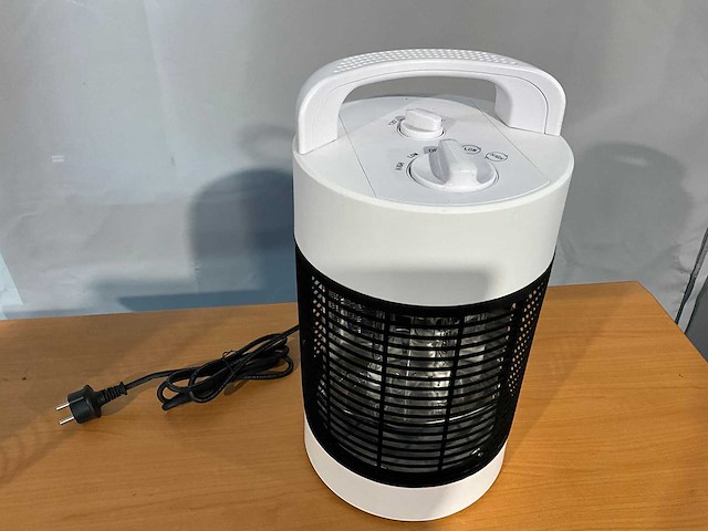 Terrasverwarmer nieuw - 40x22cm - 1500w- wit - zwenkend - afbeelding 2 van  4