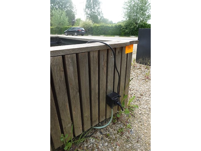 Terrasvijver met fontijn - afbeelding 3 van  3