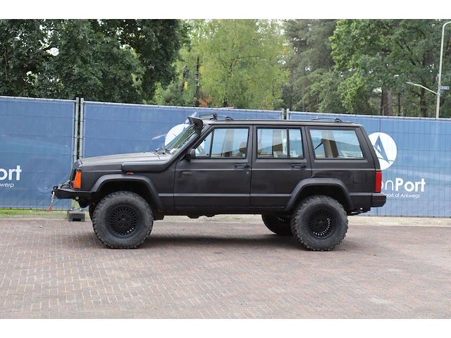Terreinwagen jeep cherokee limited benzine 1987 (marge) - afbeelding 1 van  1