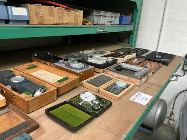 Tesa en kroeplin assortiment meetgereedschappen - afbeelding 1 van  9