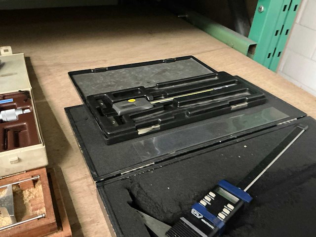 Tesa en kroeplin assortiment meetgereedschappen - afbeelding 9 van  9