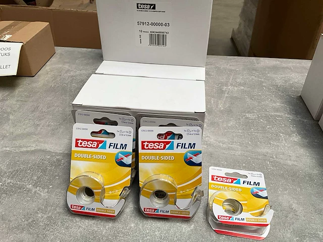 Tesa film dubbele zijdige plakband transparant 7,5 m x 12 mm op houder (67x) - afbeelding 1 van  5