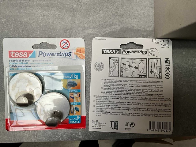 Tesa powerstrips easy on/easy off zelfklevende dubbele handdoek haak waterproof 3kg (17x) - afbeelding 3 van  3