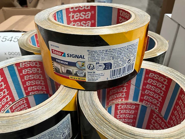Tesa signal markeer tape geel/zwart rol 66 m x 55 mm (13x) - afbeelding 1 van  4