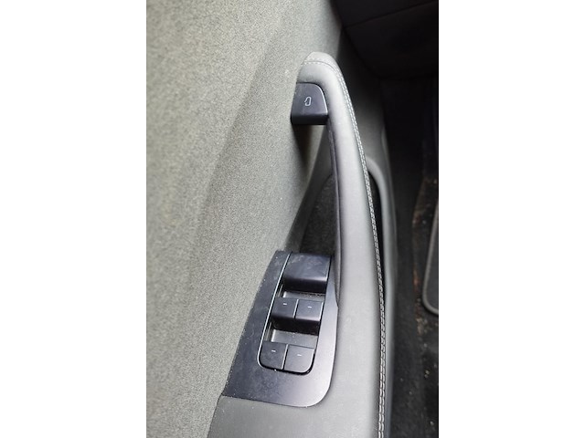 Tesla model 3 - afbeelding 11 van  24