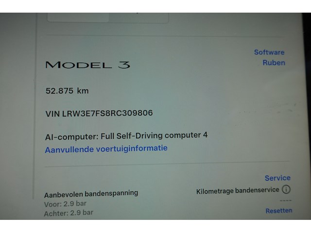 Tesla model 3 - afbeelding 13 van  24