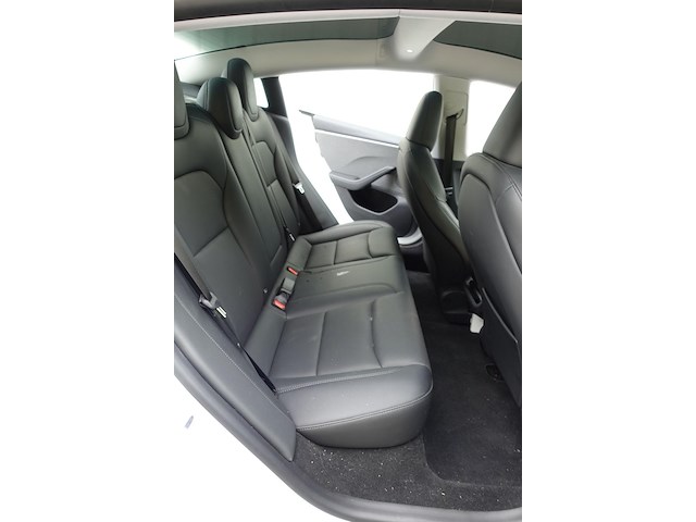 Tesla model 3 - afbeelding 16 van  24