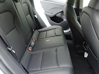 Tesla model 3 - afbeelding 16 van  24
