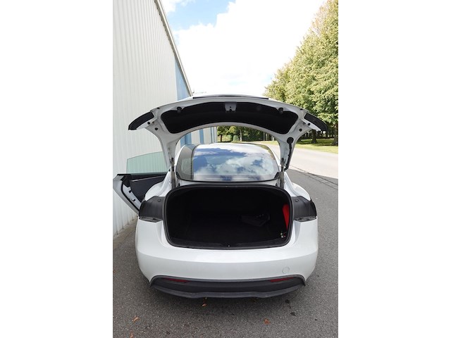 Tesla model 3 - afbeelding 17 van  24