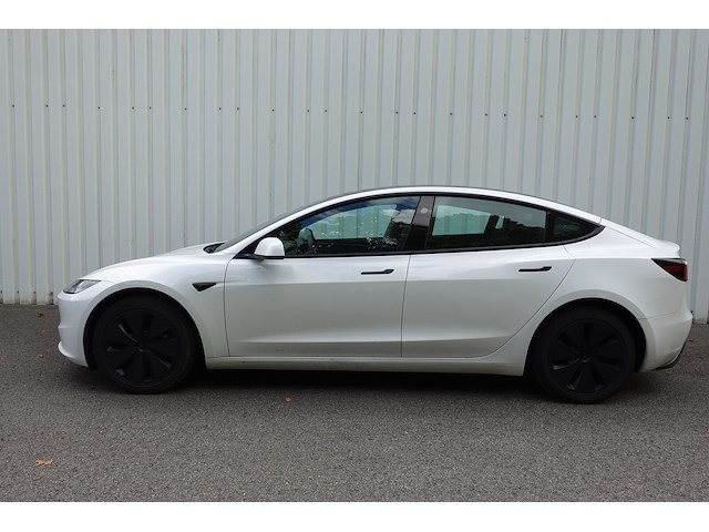 Tesla model 3 - afbeelding 1 van  24