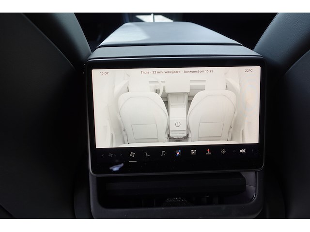 Tesla model 3 - afbeelding 23 van  24