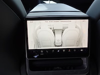 Tesla model 3 - afbeelding 23 van  24