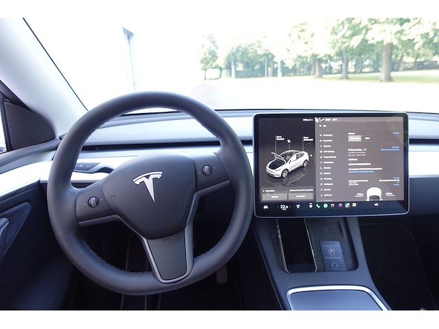 Tesla model y - afbeelding 12 van  20