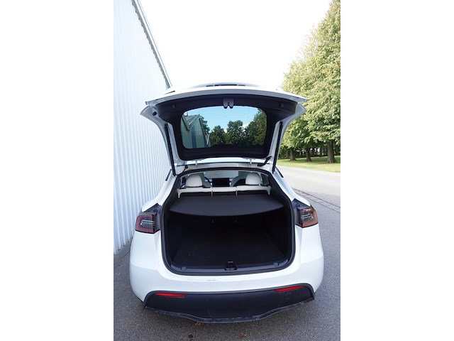 Tesla model y - afbeelding 15 van  20