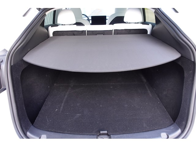 Tesla model y - afbeelding 16 van  20