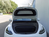 Tesla model y - afbeelding 17 van  20