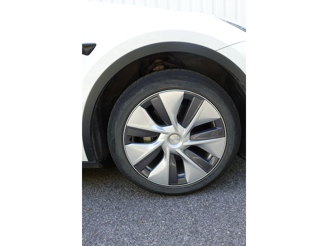 Tesla model y - afbeelding 19 van  20