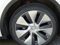 Tesla model y - afbeelding 19 van  20