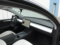 Tesla y - afbeelding 11 van  21