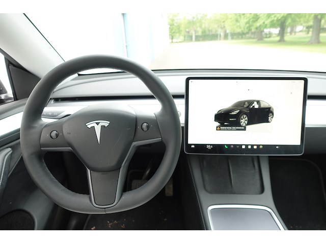 Tesla y - afbeelding 9 van  21