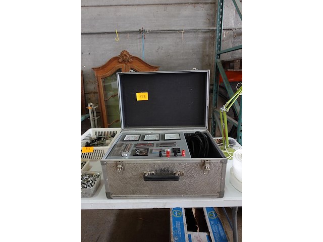Testapparaat (meters voor spanning, stroom, vermogen en toerentallen) - afbeelding 1 van  3