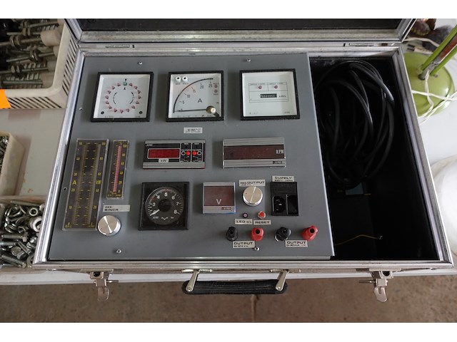 Testapparaat (meters voor spanning, stroom, vermogen en toerentallen) - afbeelding 2 van  3